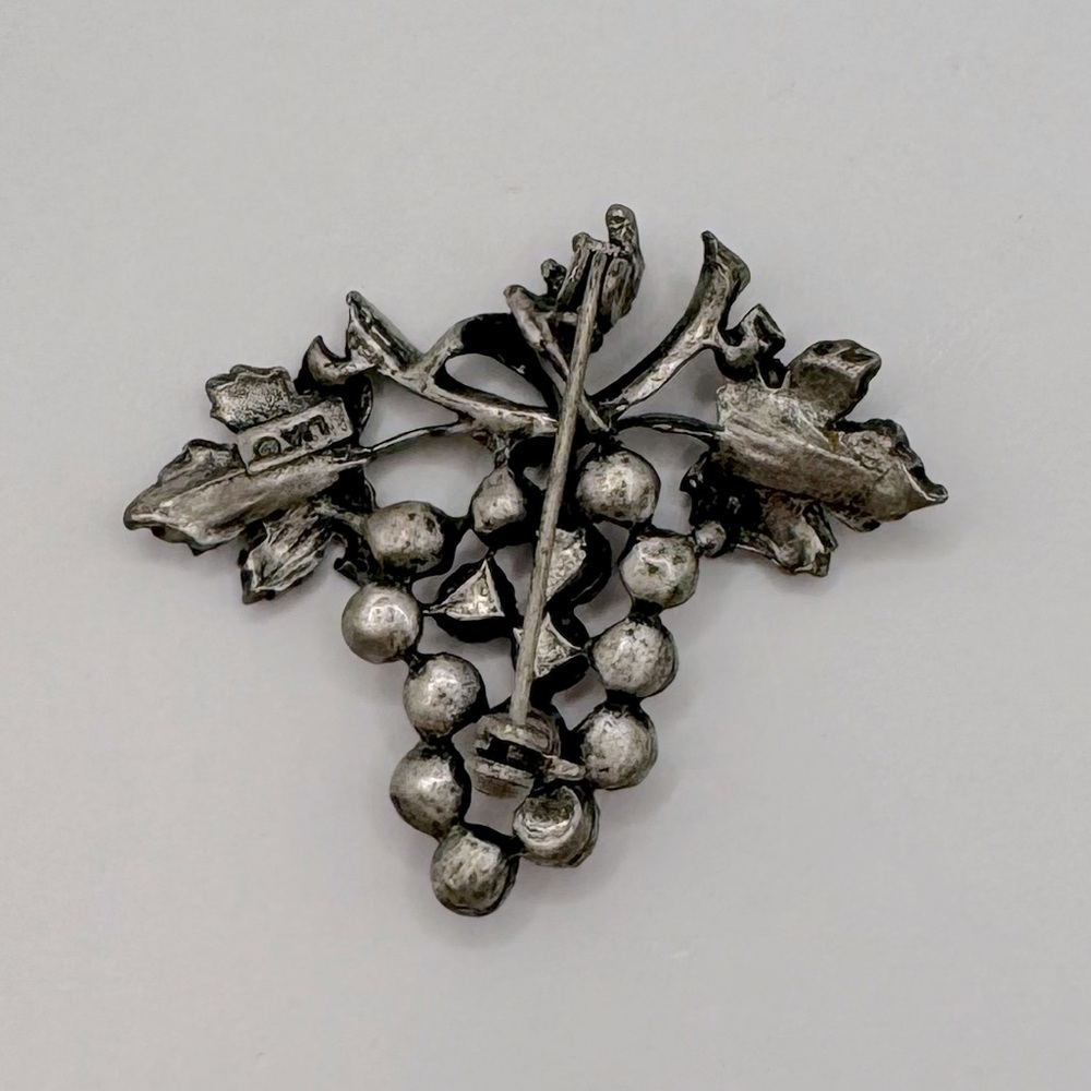 LIA Vintage Crystal Grapes Brooch - Picture 6 of 9